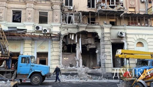 Ракетний удар по центру Харкова: який вигляд має місце влучання на ранок