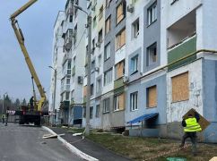 У Харкові ліквідовують наслідки російських обстрілів: пошкоджено щонайменше 28 будівель