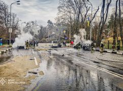 Рятувальники показали, як гасили палаючі машини після атаки РФ у Харкові