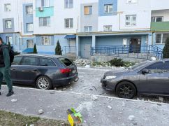 Мер Харкова показав момент влучання російського дрона по багатоповерхівці