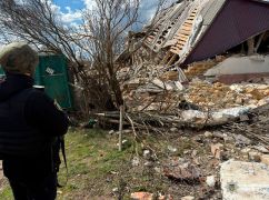 Розтрощені будинки та машини: поліція показала наслідки атак РФ на Харківщині