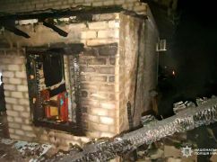 Помстився колишньому: на Харківщині п'яний чоловік спалив господарчі споруди