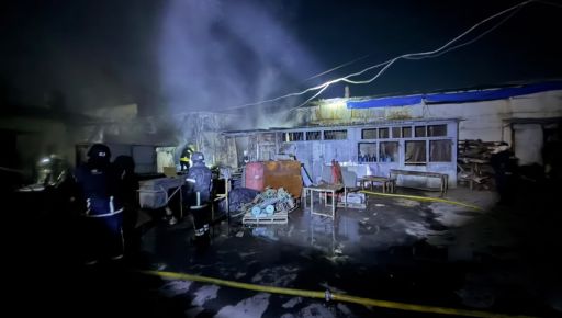 Росіяни атакували підприємство на Харківщині: палав склад площею 200 кв. м