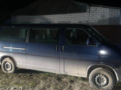 Порезал колеса и облил бензином: в Харьковской области сорвали поджог машины военного