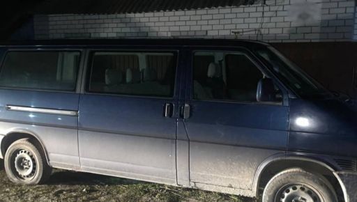 Порезал колеса и облил бензином: в Харьковской области сорвали поджог машины военного