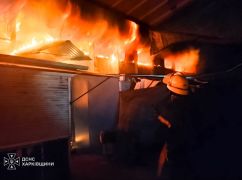 В Харьковской области из-за российских ударов горели рынок и предприятия: кадры с места