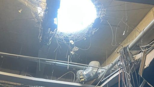 Удар РФ по торговельному центру в Харкові: з'явилися перші кадри з місця