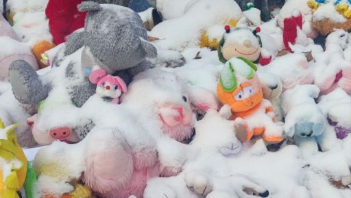 У Харкові прибрали іграшки від монументу в пам'ять про дітей, вбитих росією
