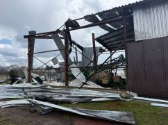 Росіяни обстріляли підприємство та інтернат на Харківщині: кадри наслідки