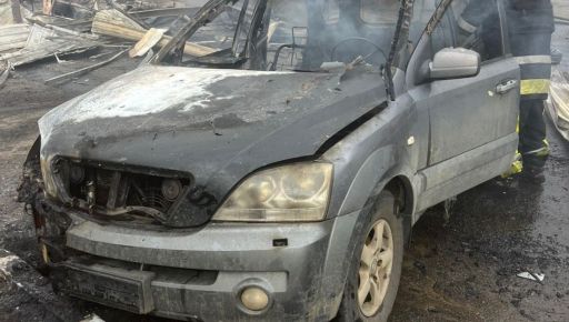 Полиция показала свежие кадры горящих АЗС в Харькове и Чугуеве после российских обстрелов