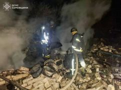Рятувальники показали кадри з місця обстрілу гаражів на Харківщині, де постраждав підліток