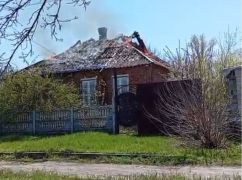 Росіяни двічі обстріляли село на Харківщині: кадри пожежі