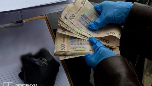 У Харкові чиновниця "продавала" зняття арештів із нерухомості: затримали її та посередника