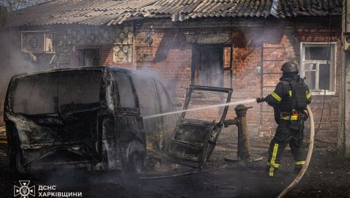Пожарные продемонстрировали ликвидацию возгорания после удара российского дрона по Харькову