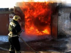 В Харькове после российского удара горят гаражи