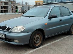 На Харківщині п’яний чоловік побив господаря та викрав авто
