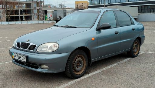 На Харківщині п’яний чоловік побив господаря та викрав авто