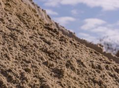 В Харьковской области директор фирмы поставлял некачественный песок и заработал 13 млн грн