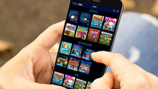 Програв гроші сусіда в онлайн-казино: на Харківщині військовий обікрав пенсіонера