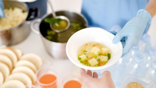 У Харкові щодня отримують безкоштовну їжу понад 50 тисяч містян