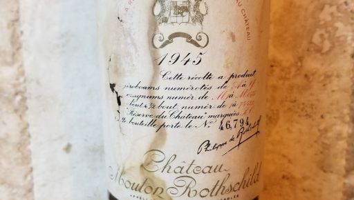Аваков виставив на аукціон пляшку колекційного 78-річного вина: Яка ціна