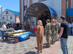 У Златополі на Харківщині попрощалися з полеглим піхотинцем
