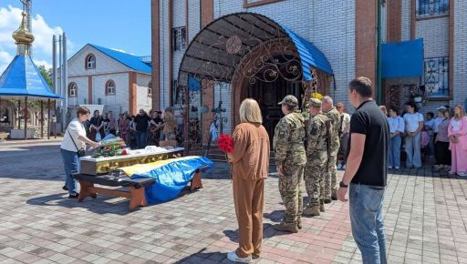 У Златополі на Харківщині попрощалися з полеглим піхотинцем