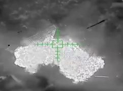 Пограничники уничтожили склад боеприпасов и укрытие врага дронами на Харьковщине: кадры