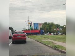 Легковик зіткнувся з вантажівкою: у Харкові сталася страшна ДТП