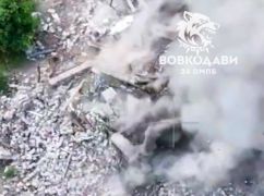 У Вовчанську оборонці знищили російський прапор і самих окупантів: кадри з місця