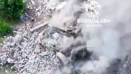 В Волчанске защитники уничтожили российский флаг и самих окупантов: кадры с места