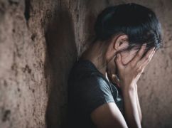 На Харківщині чоловік розбещував дітей, які приходили погратися до його онучок