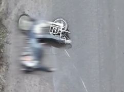 На Харківщині окупанти вбили мотоцикліста FPV-дроном і замінували місце удару