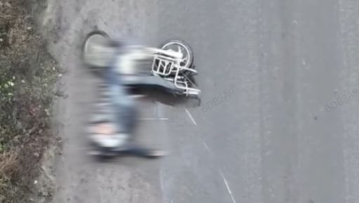 На Харківщині окупанти вбили мотоцикліста FPV-дроном і замінували місце удару