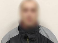 У Харкові чоловік пограбував жінку під час прогулянки з дитиною