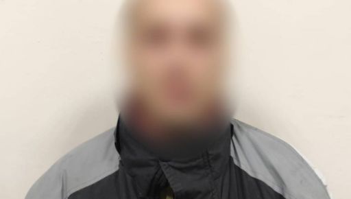 В Харькове мужчина ограбил женщину во время прогулки с ребенком