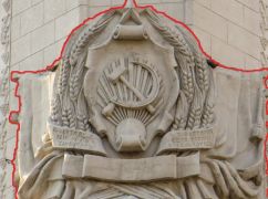 В Харькове откладывают демонтаж советской символики с фасада городского совета: какая причина