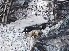 В Волчанске русский оккупант покинул товарища умирать и скрылся: Кадры с места