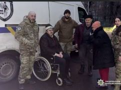 На Харківщині "Білі Янголи" евакуювали літнє подружжя та їхнього сина з інвалідністю із Купʼянського району