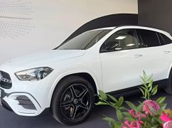 Харьковская теннисистка Свитолина подарила папе авто премиумкласса (ФОТОФАКТ)