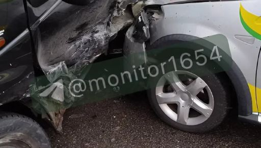 В Харькове BMW вылетел на встречную полосу и спровоцировал ДТП с четырьмя автомобилями - соцсети