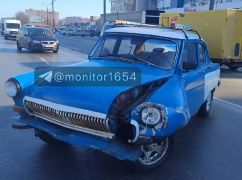 У Харкові в ДТП зіткнулися чотири авто: мікроавтобус перевернувся на трамвайних коліях