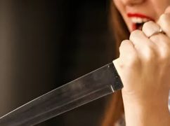 Хотіла видати за самогубство: у Харкові жінка жорстоко зарізала співмешканця