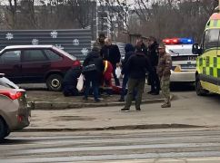 В Харькове мужчина скончался на остановке: детали от полиции