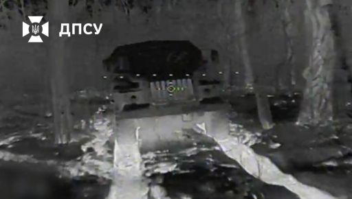 В Харьковской области пограничники FPV-дронами сожгли шесть авто и российский склад