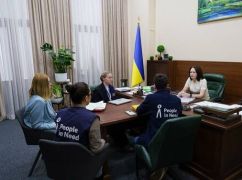Команда People in Need презентувала проєкт для закладів освіти на Харківщині: що відомо