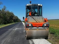 На Харьковщине ремонтируют дорогу, по которой эвакуируют население из опасных громад