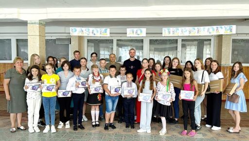 Школьники деоккупированной громады из Харьковщины получили планшеты и хромбуки