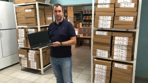 Французы передали украинским медикам 10 тыс. ноутбуков: Сколько получат харьковчане