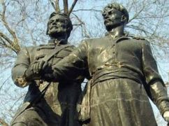 Харківські активісти поперджають: на памʼятник "Дружбі народів" чекає доля "Алеї молодогвардійців"